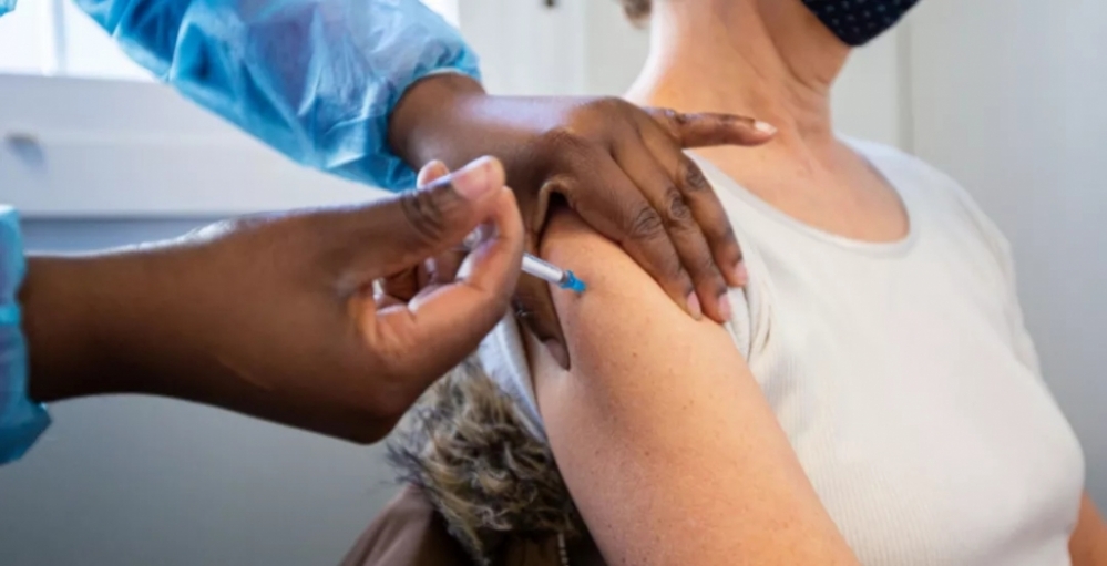 AZ疫苗获"绿灯",全意明天重新开打!不愿接种,政府会这样做!他们最易"二次感染" ...