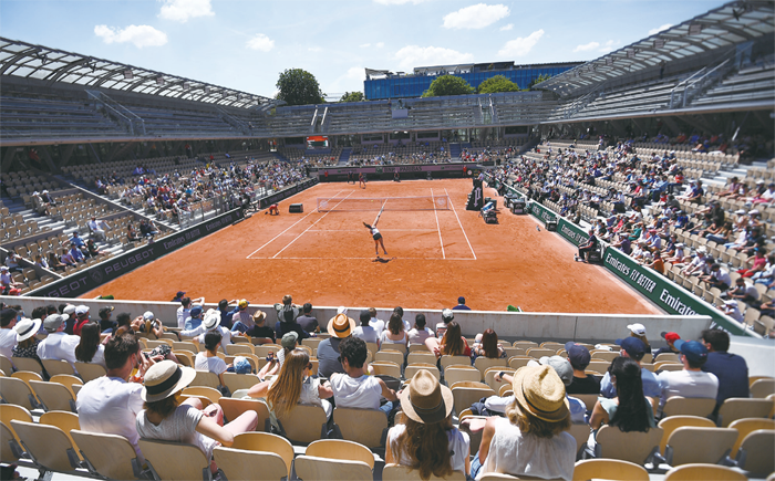 法网首日频爆“冷门” 多位名将遭“一轮游”