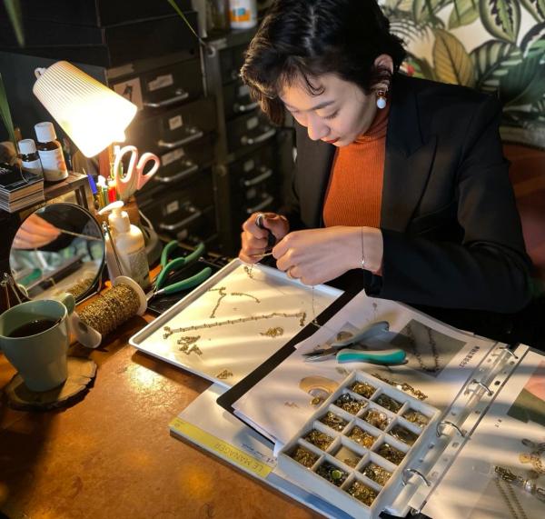 晚晴在工作中 article_img