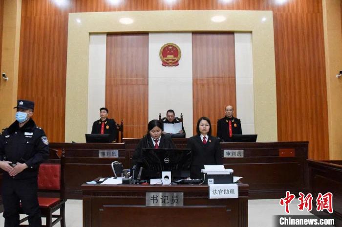 图为庭审现场。百色市中级人民法院供图 article_img