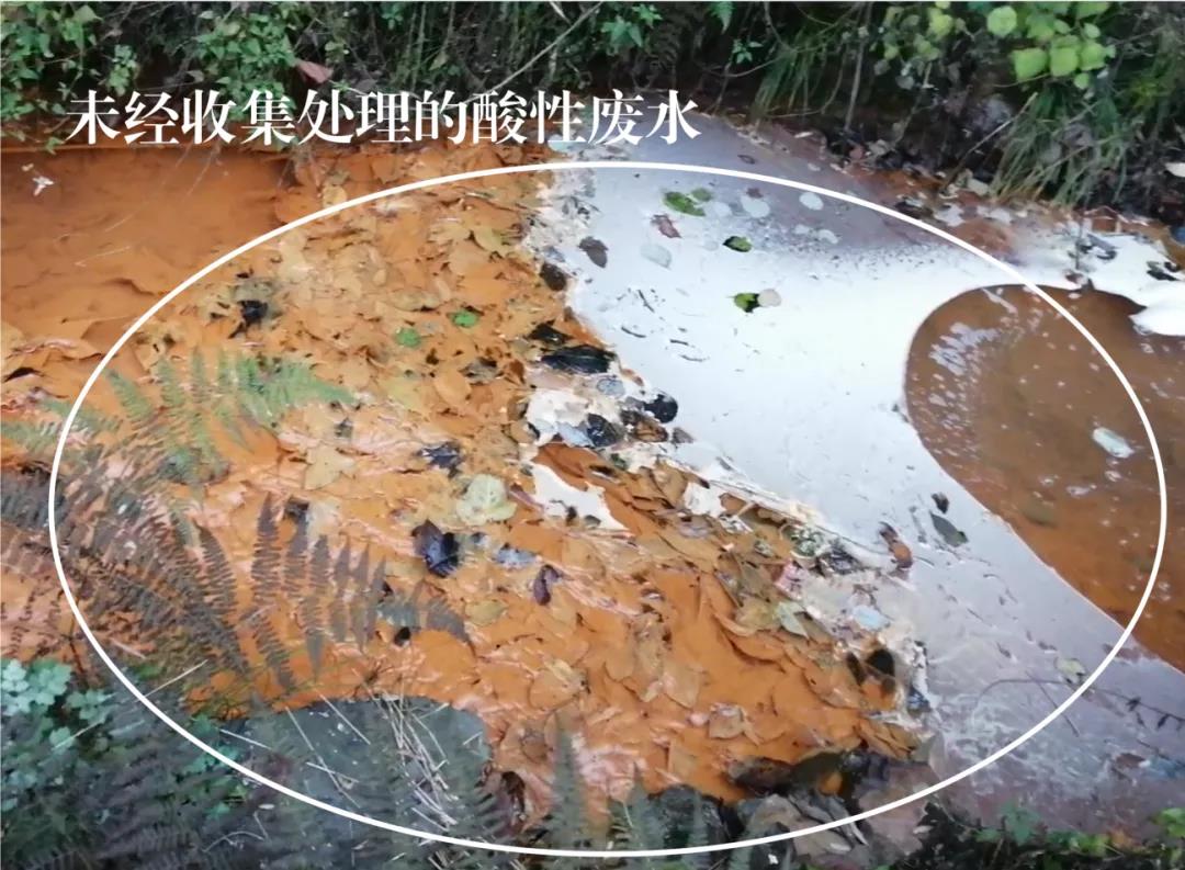 图1 2021年12月18日,督察组现场督察发现,蒿坪河流域范围内矿山弃渣随处可见,大量酸性废水未经收集处理直排蒿坪河有关支流。 图片来自生态环境部官方微信公众号 article_img