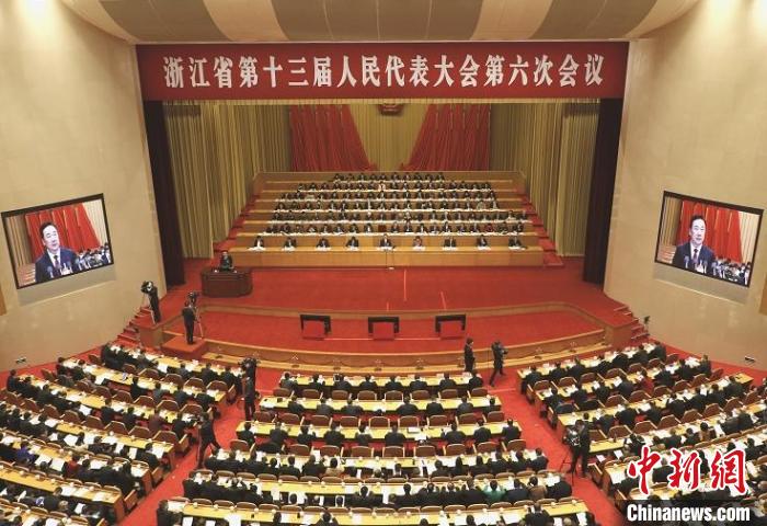 浙江省第十三届人民代表大会第六次会议 张斌 摄