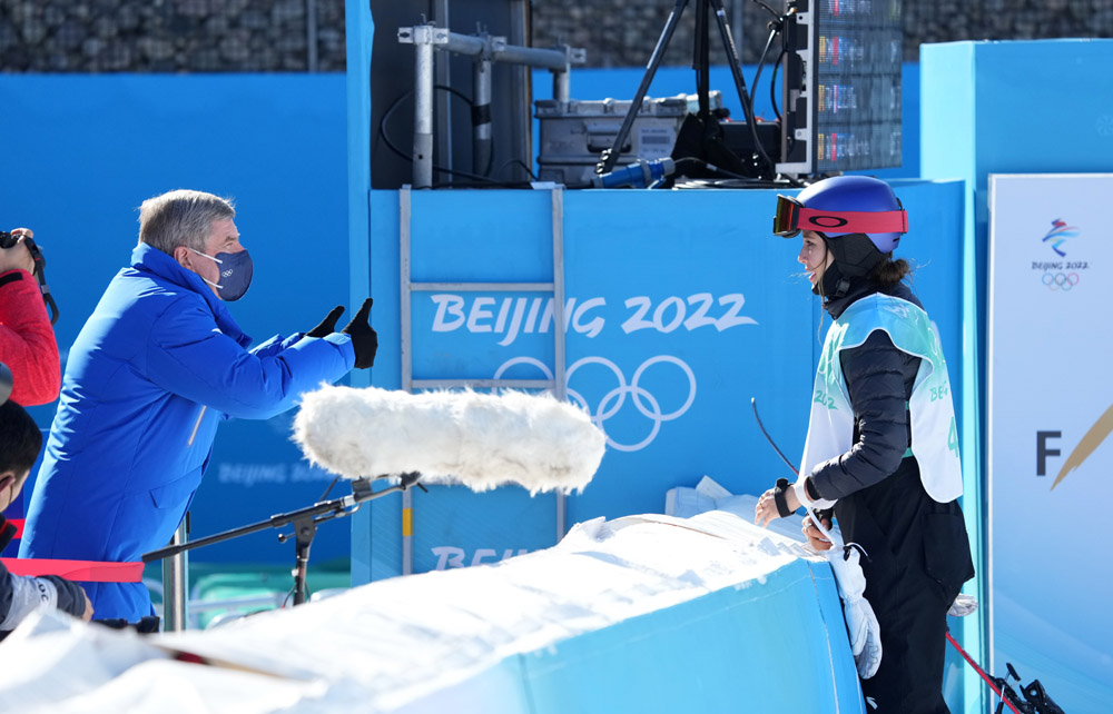 看巴黎时装周、拍摄法国时尚杂志……谷爱凌竟是一位“法国迷”
