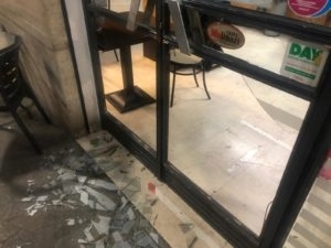 【视频】四人在雷焦华人酒吧打人，肇事者都已被抓获！ 