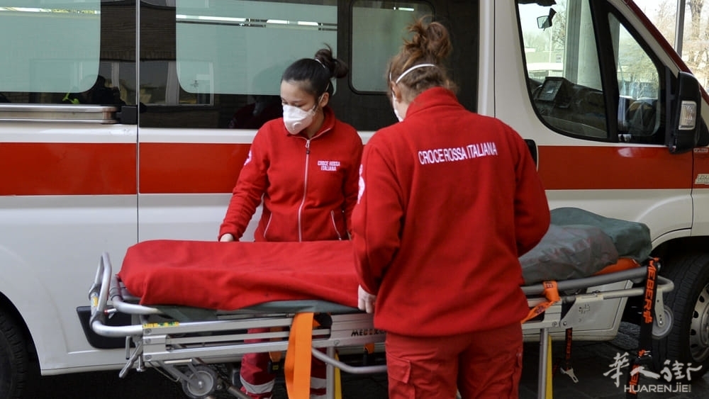ambulanza coronavirus ansa-2.jpg