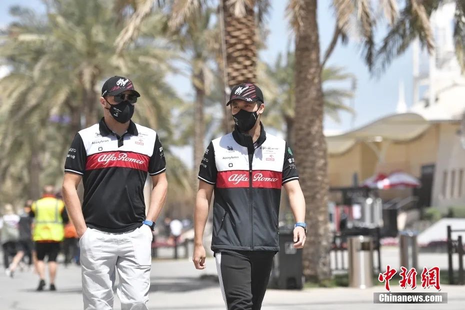 中国首位F1正赛车手周冠宇在巴林萨基尔赛道开启自己的F1生涯。<a target='_blank' href='/'>中新社</a>发 钱俊赛车运动 摄 图片来源:CNSphoto article_img