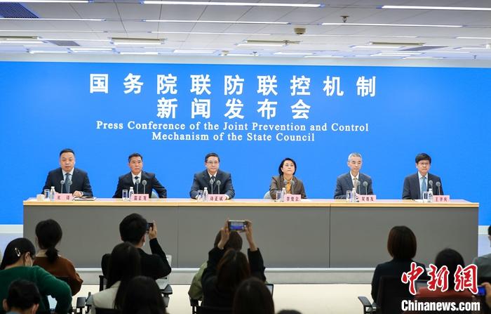 4月12日,北京,中国国务院联防联控机制就从严从实抓好疫情防控工作有关情况举行发布会。 <a target='_blank' href='http://www.chinanews.com/'>中新社</a>记者 贾天勇 摄 article_img