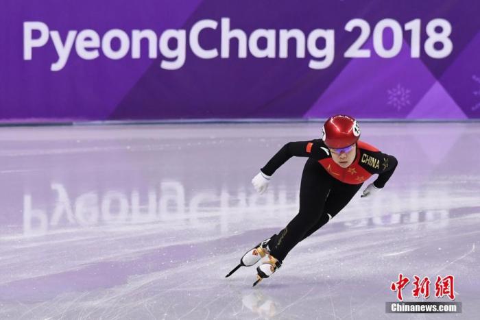 资料图：平昌冬奥会短道速滑项目女子1500米比赛，中国选手周洋最终获得B组决赛第一名，无缘奖牌。图为周洋在B组决赛中。<a target='_blank' href='/'>中新社</a>记者 崔楠 摄