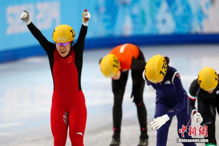 资料图：索契冬奥会，周洋卫冕女子短道速滑1500米冠军。富田 摄