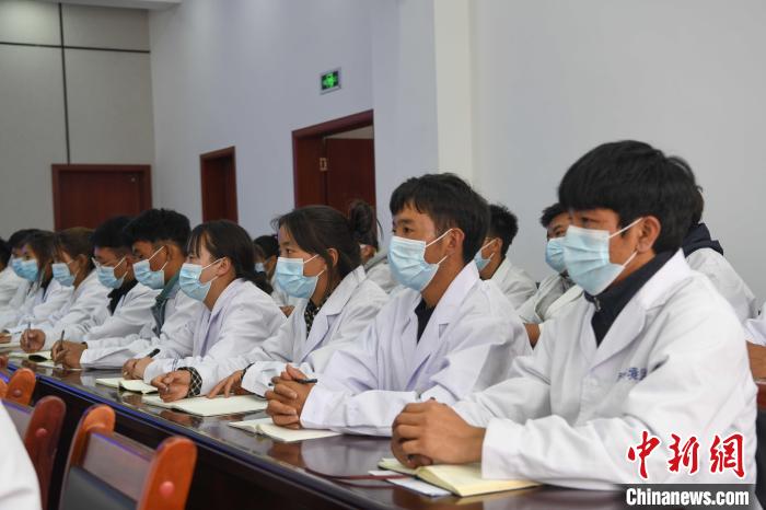 图为签约仪式现场。贡嘎来松 摄 article_img