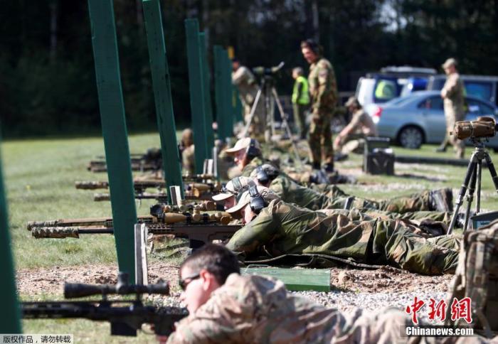 资料图:北约多国士兵在立陶宛参加联合射击比赛。 article_img