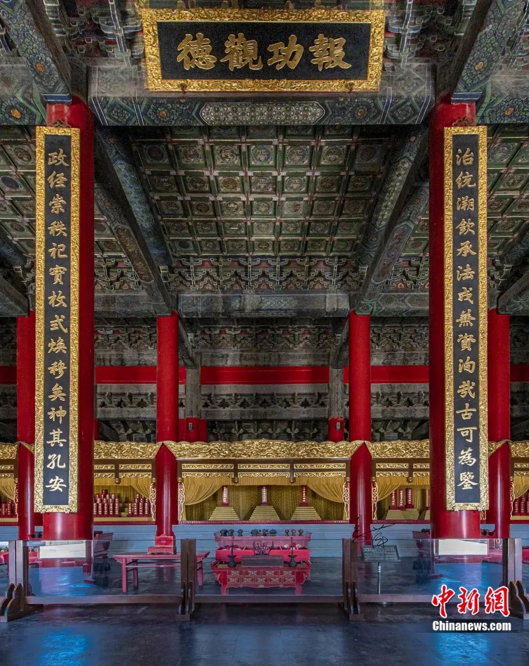 历代帝王庙景德崇圣殿内景匾额与楹联。<a target='_blank' href='/'>中新社</a>发 受访者 供图 article_img