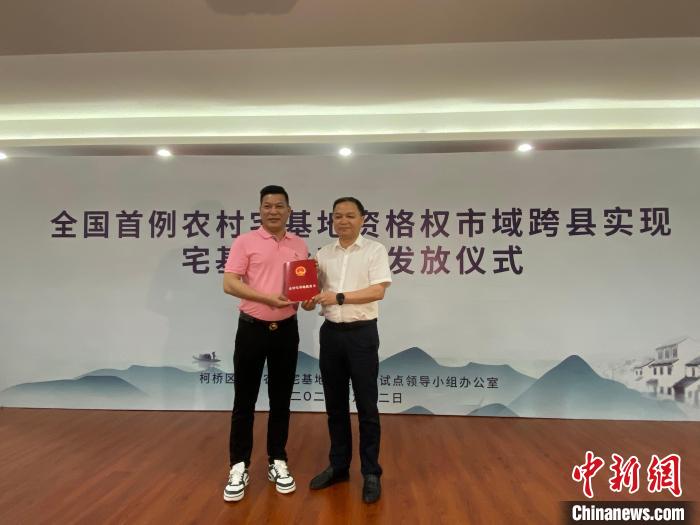 颁发仪式现场。方堃 摄 article_img