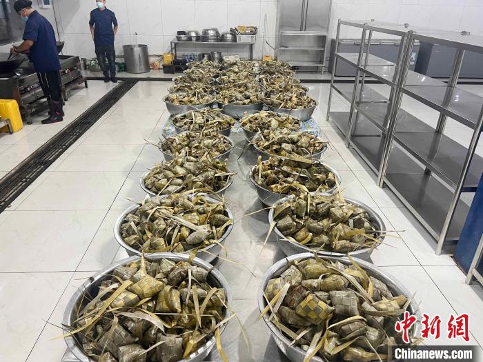 图为包好的粽子。周渊 供图 article_img