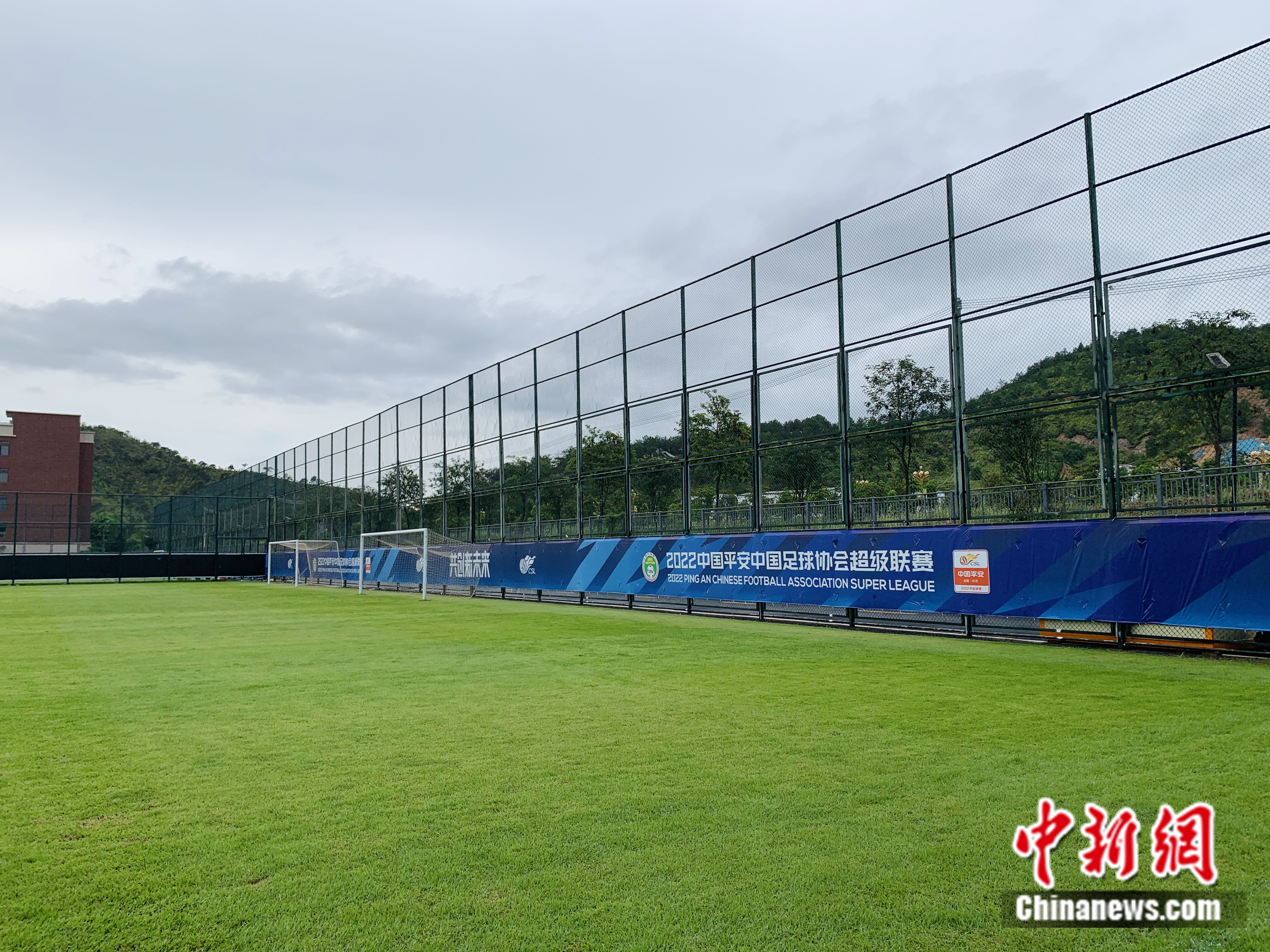 中超联赛梅州赛区训练场。卞立群 摄 article_img