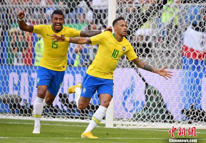 巴西队在俄罗斯世界杯中，图为内马尔庆祝进球。<a target='_blank' href='/'>中新社</a>记者 毛建军 摄