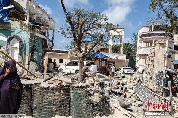资料图。索马里港口城市基斯马尤的一家酒店遭受恐怖袭击。