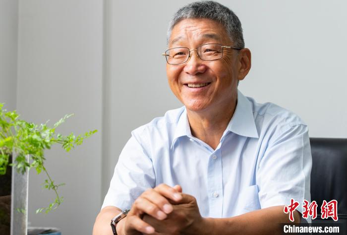 航天育种产业创新联盟秘书长赵辉接受<a target='_blank' href='/'>中新社</a>记者专访。侯宇 摄 article_img
