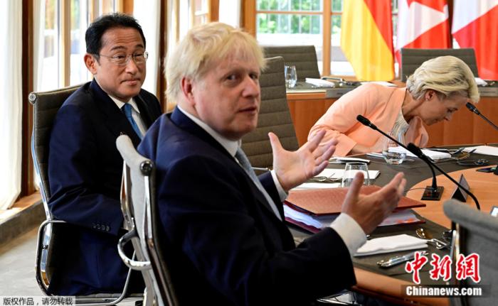 当地时间6月26日,英国首相约翰逊出席七国集团(G7)领导人峰会圆桌会议。 article_img
