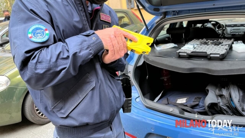Taser Polizia (3).jpeg Taser Polizia (3).jpeg