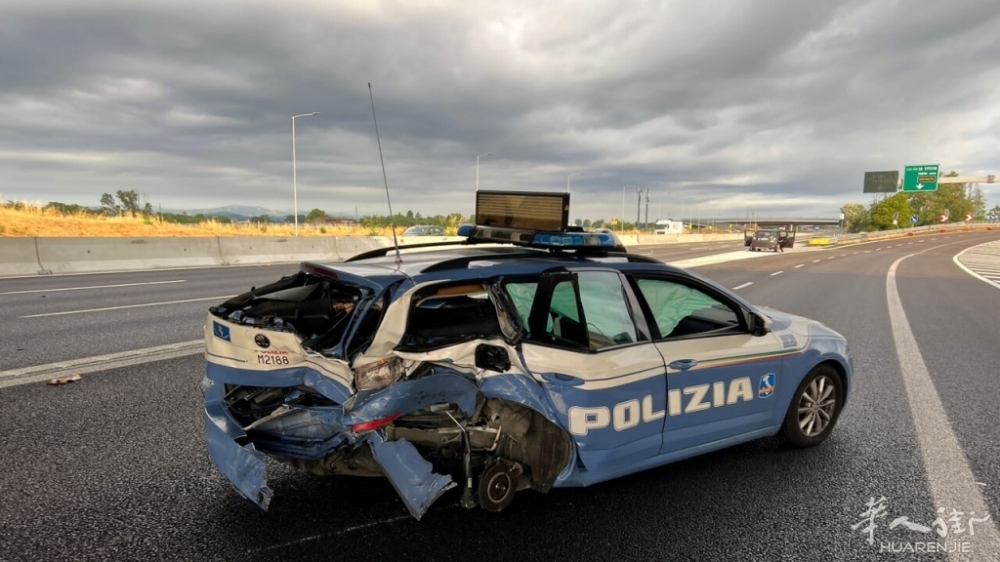 incidente-auto-polizia-a1-2.jpeg