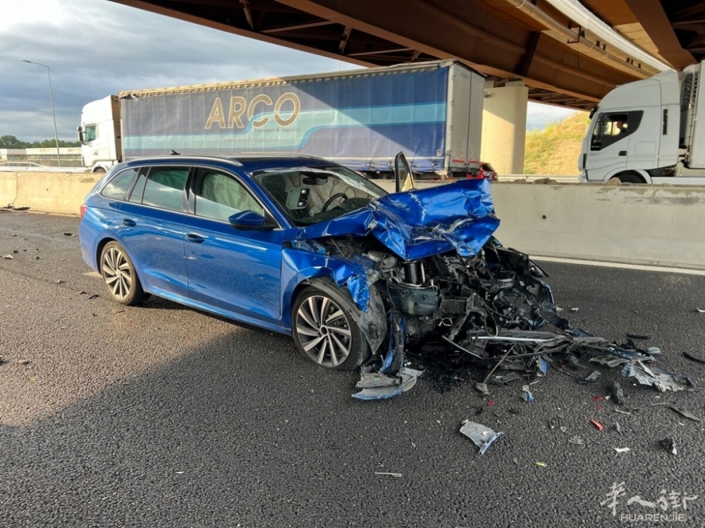 Auto della polizia travolta sull'autostrada A1 (1).jpeg