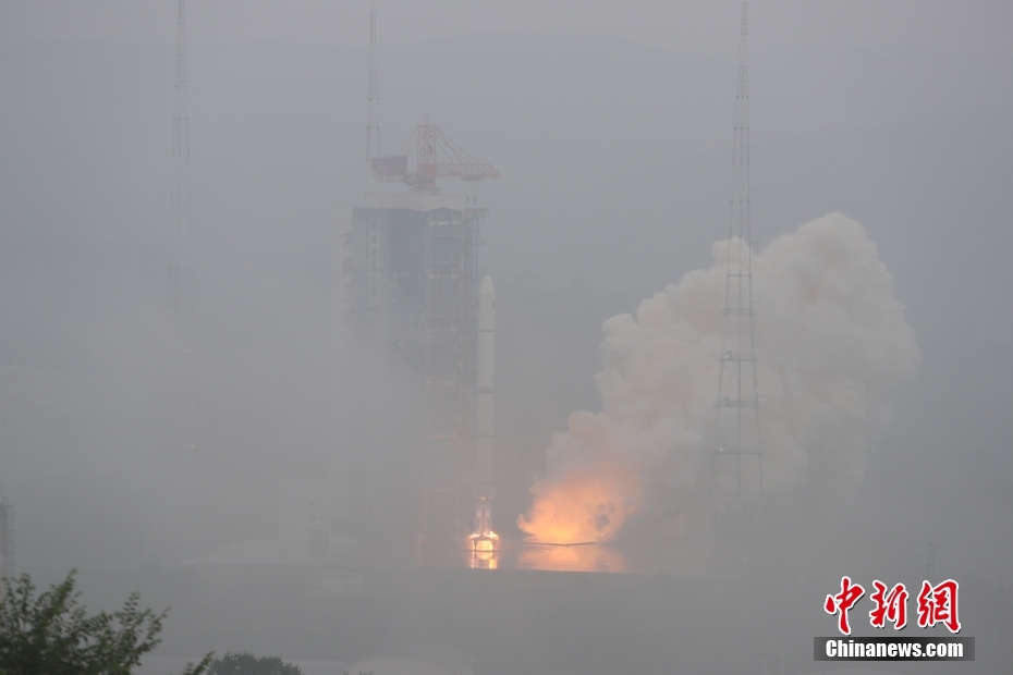 北京时间7月16日6时57分,中国在太原卫星发射中心使用长征二号丙运载火箭,成功将四维03/04两颗卫星发射升空。 郑斌 摄 article_img