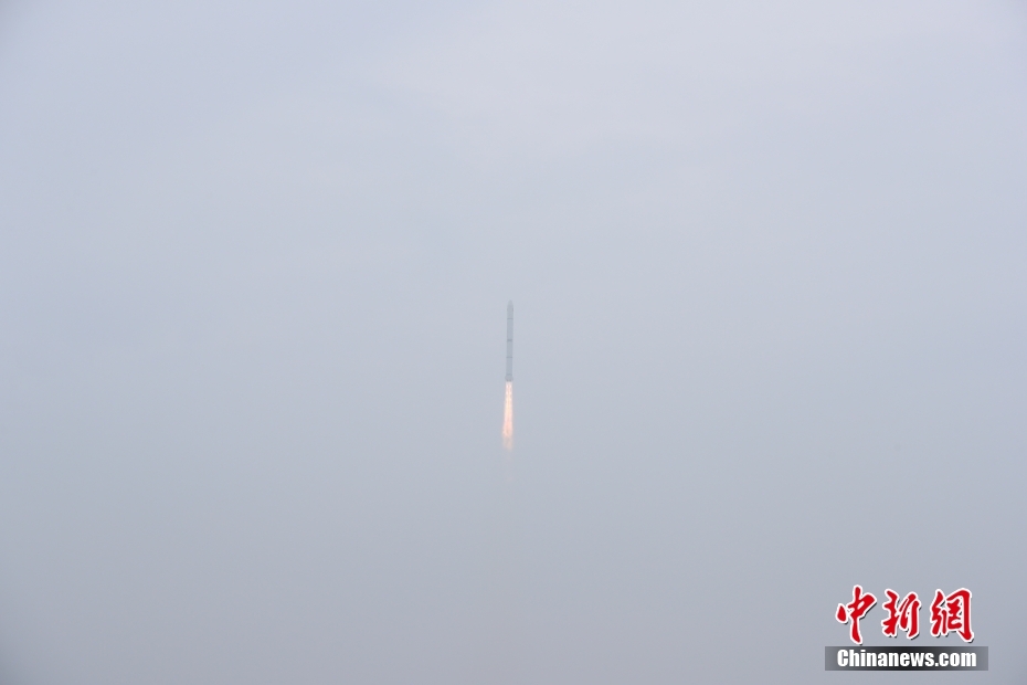 北京时间7月16日6时57分,中国在太原卫星发射中心使用长征二号丙运载火箭,成功将四维03/04两颗卫星发射升空。 郑斌 摄 article_img