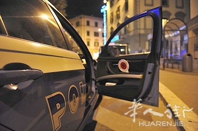 polizia_notte_sportello_paletta.jpg