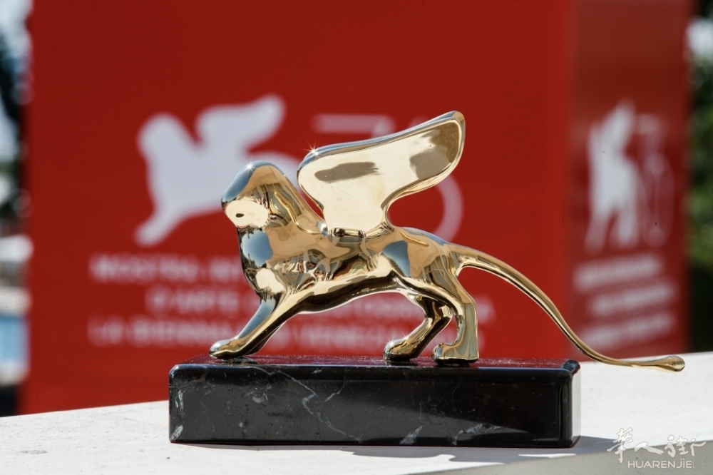 Leone-doro-Credits-La-Biennale-di-Venezia-foto-ASAC.jpeg Leone-doro-Credits-La-Biennale-di-Venezia-foto-ASAC.jpeg