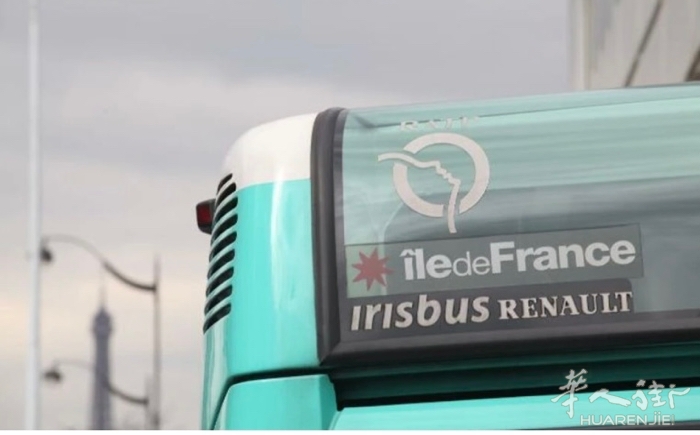 法国一公交车遭袭，致乘客受伤