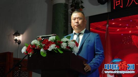 莫斯科华侨华人联合会会长暨莫斯科华星艺术团团长王传宝致辞。
