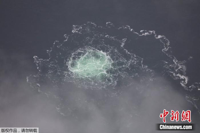 当地时间2022年9月28日,“北溪-2”号天然气管道出现泄漏。 article_img