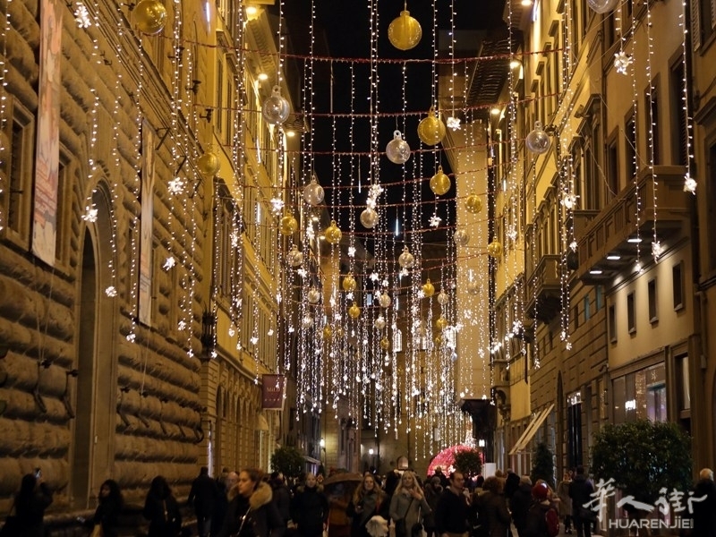 Via_Tornabuoni_Firenze_Natale_2021__.jpeg