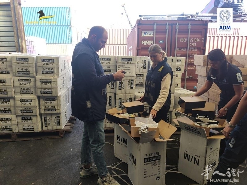 s_f6eb1cb594.jpg s_f6eb1cb594.jpg