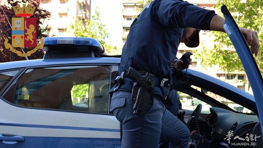 polizia auto giorno-4.jpg