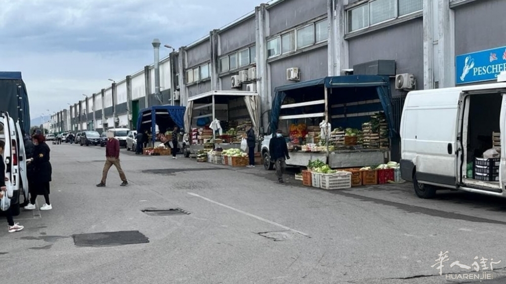 mercato cinese abusivo osmannoro 2.jpg