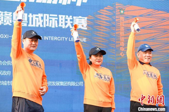 本次赛事由南昌市人民政府、中国赛艇协会俱乐部联盟主办,南昌市体育局、青山湖区人民政府承办。江西深潜赛艇体育 供图 article_img