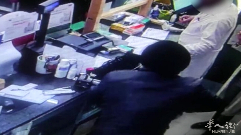 【视频】抢劫药店却把自己的医生处方忘在柜台，米兰一男子被捕 ... 
