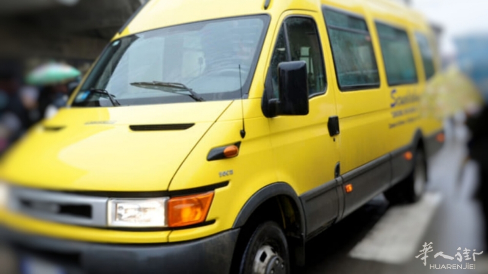 scuolabus ansa oscurato-2.jpg scuolabus ansa oscurato-2.jpg