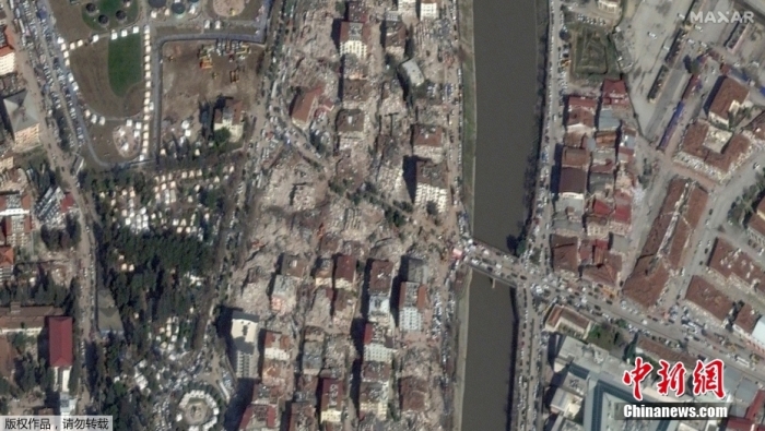 图为当地时间2023年2月9日卫星所拍摄到的土耳其安塔基亚地区受损建筑物。 article_img