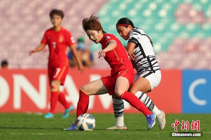 资料图:中国女足在亚洲杯比赛中。 图片来源:视觉中国 article_img