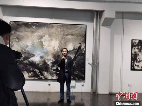 法籍华人画家叶星千上海举行个展阐释中西艺术融合的思考与感悟