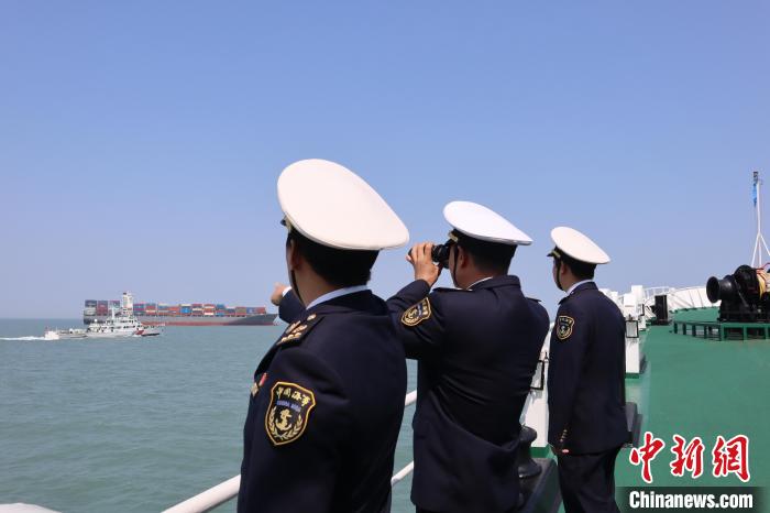 广东、福建海事局开展粤闽海区联合巡航执法行动 杨娟星 摄 article_img