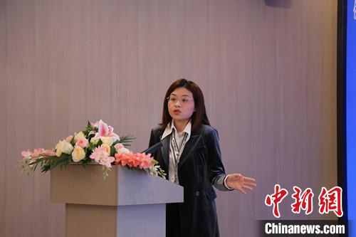 林丹丹作专题讲座。汪斯敏 摄 article_img
