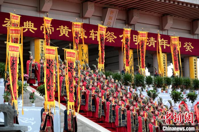 癸卯(2023)年清明公祭轩辕黄帝典礼5日在陕西黄陵县举行。张远 摄