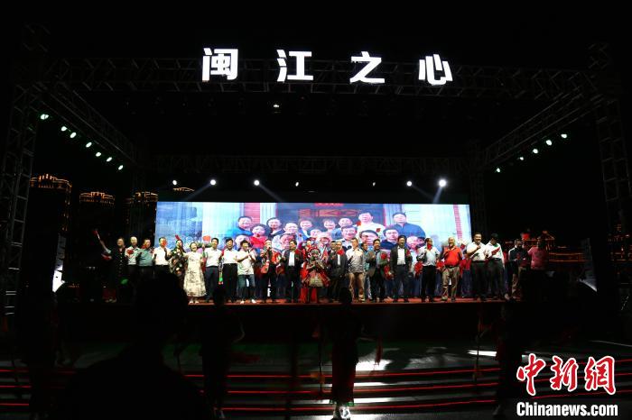 图为大合唱《世界福州一家亲》。福州市侨联 供图 article_img