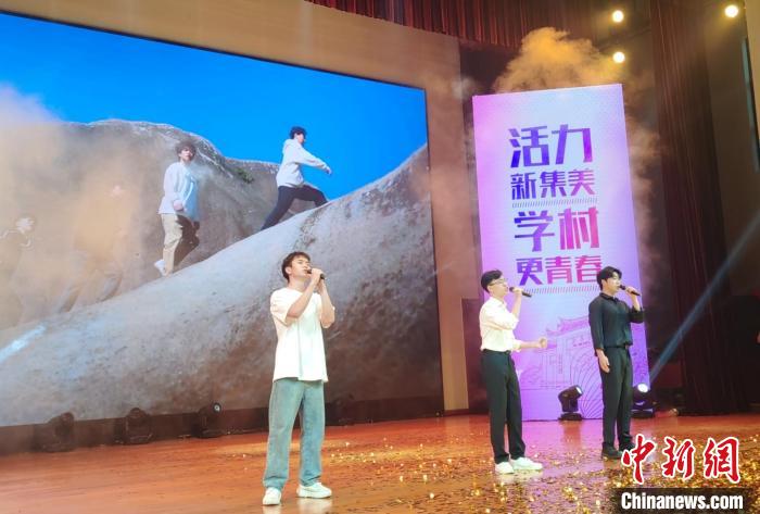 现场表演场景之一。杨伏山 摄 article_img