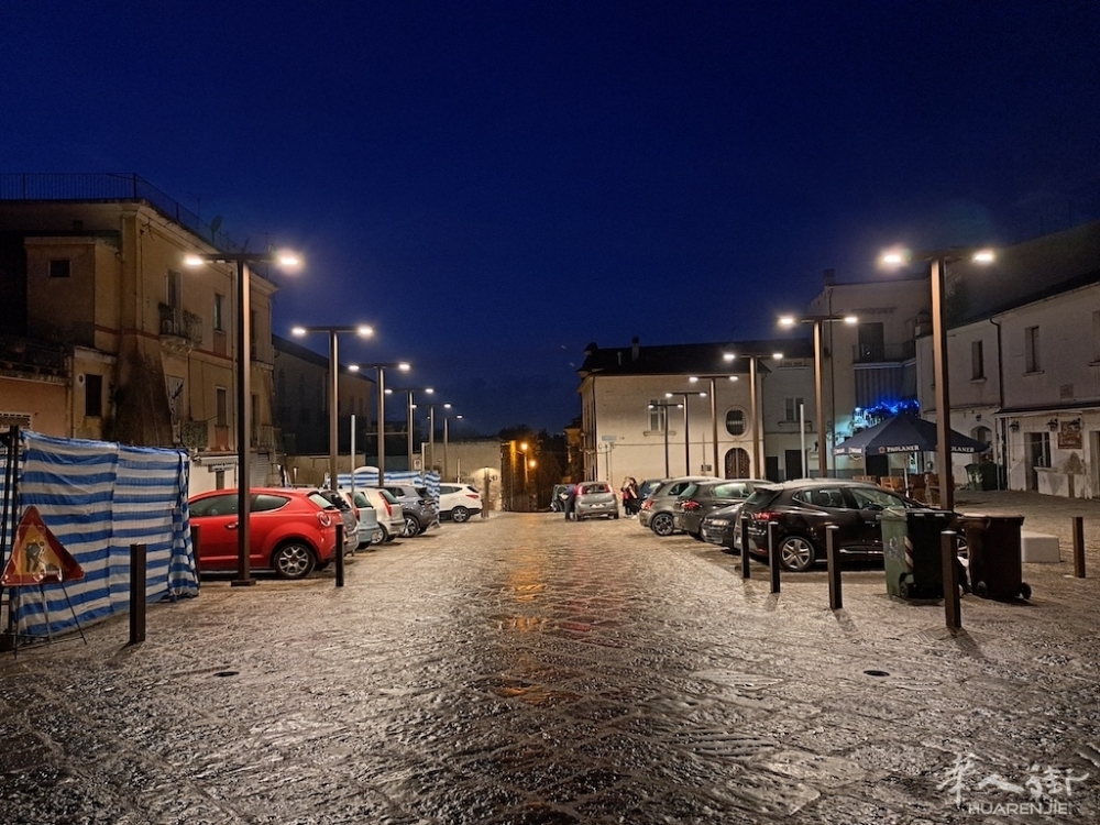 贝内文托市中心华人留学生遭袭击，市民和市长强烈谴责 