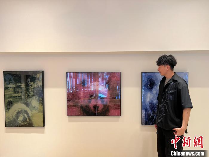 旅澳画家张鸿俊的《山水与熊猫》系列版画在东京123画廊首次亮相 主办方供图